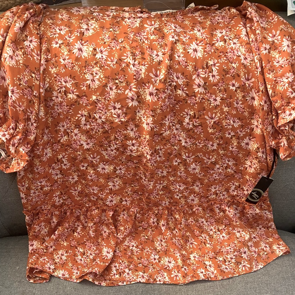 Womens Liberty love shirt